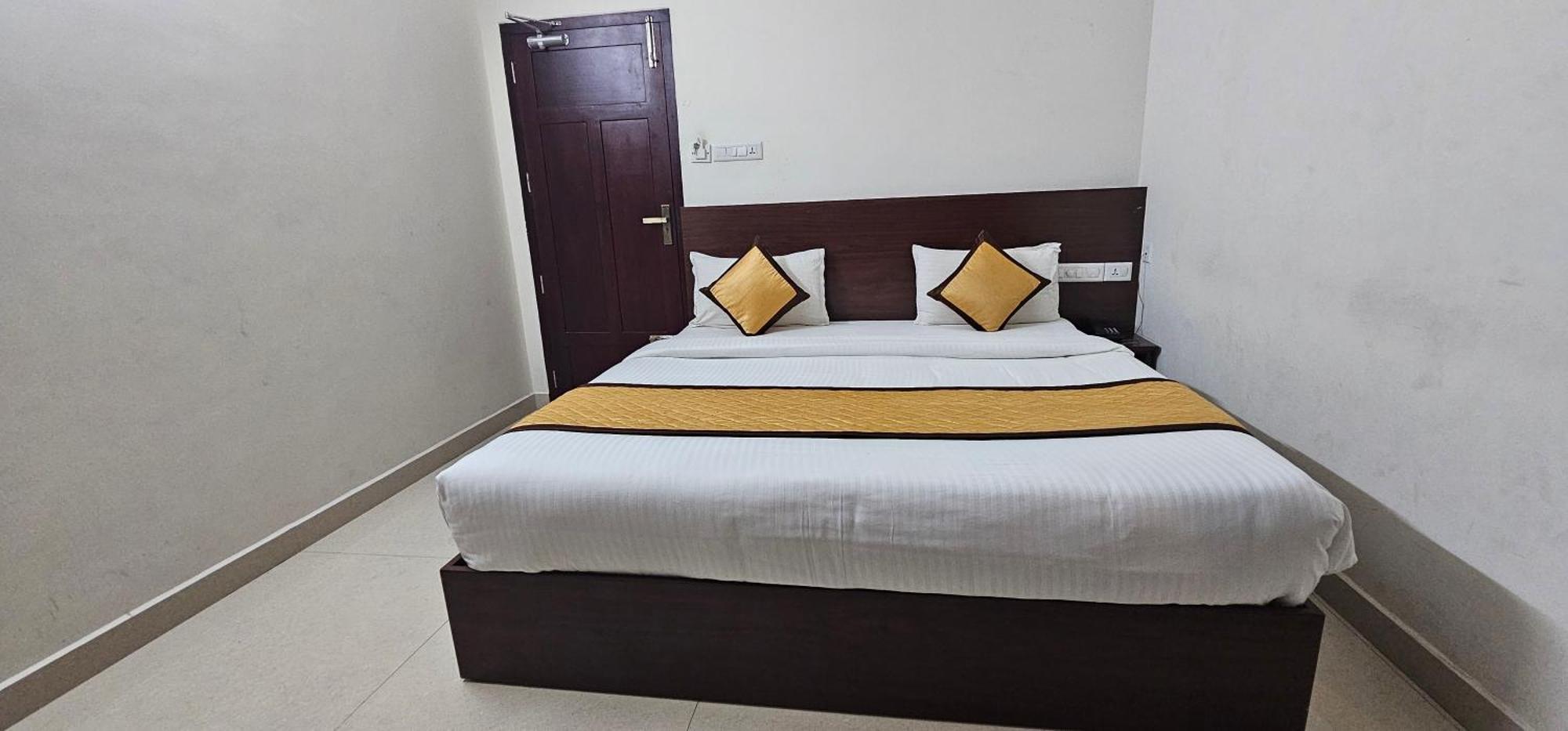 טריואנדרום Blueway Residency Downtown Hotel מראה חיצוני תמונה