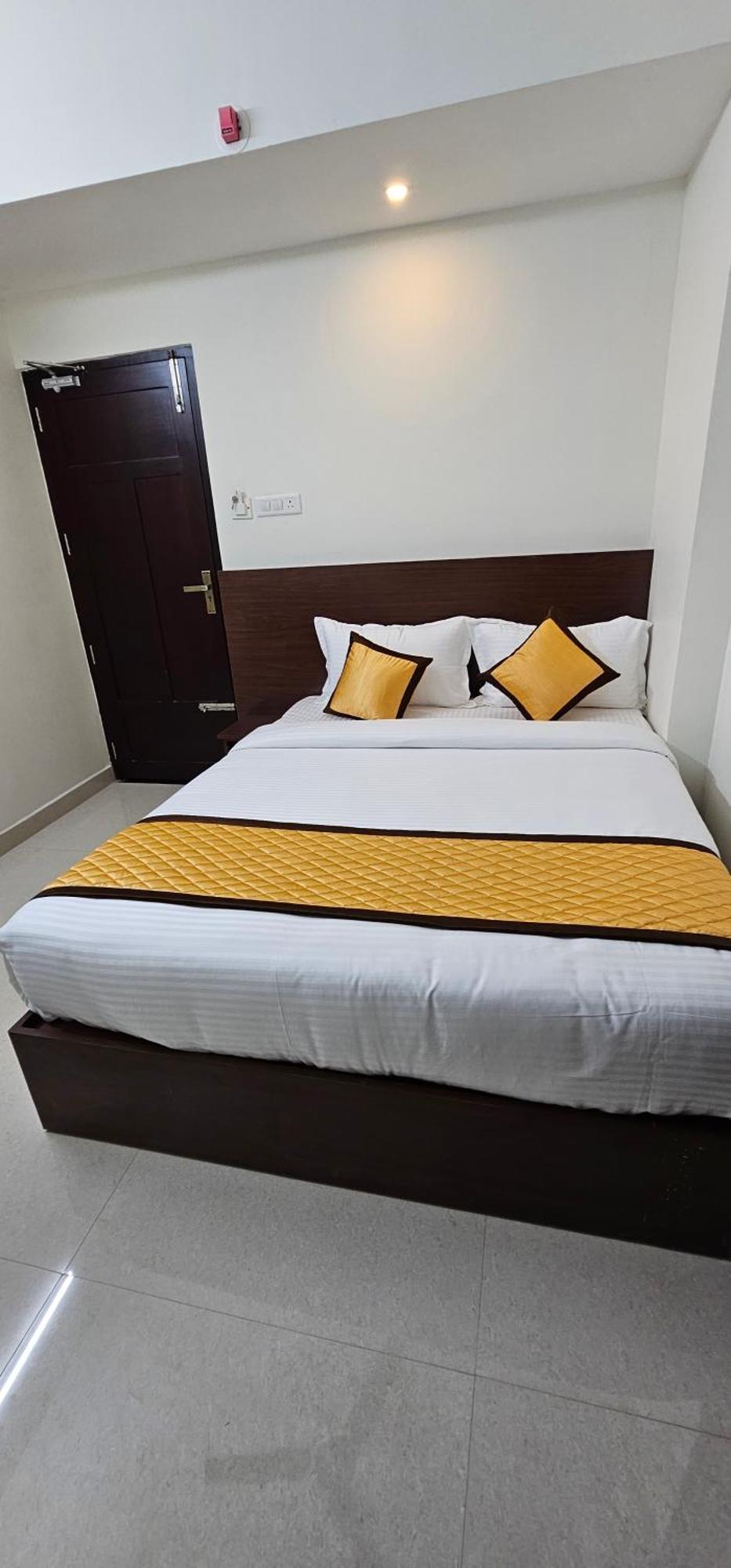 טריואנדרום Blueway Residency Downtown Hotel מראה חיצוני תמונה