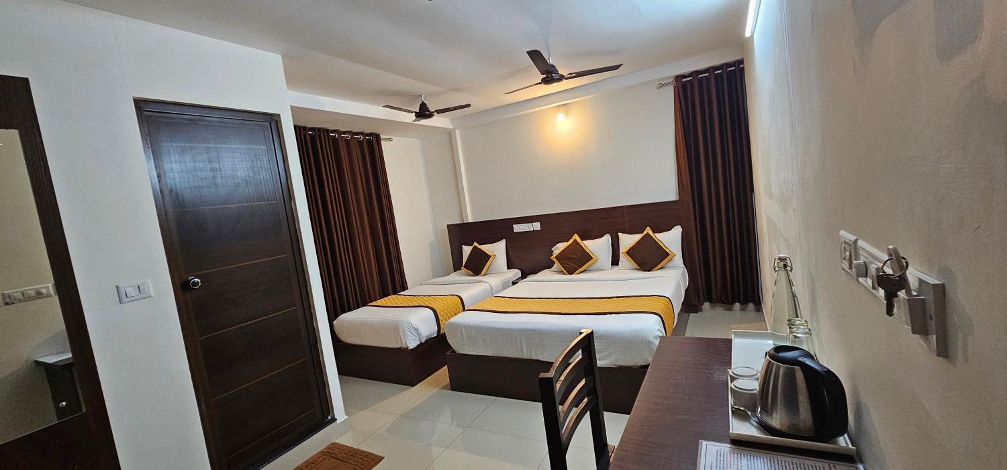 טריואנדרום Blueway Residency Downtown Hotel מראה חיצוני תמונה